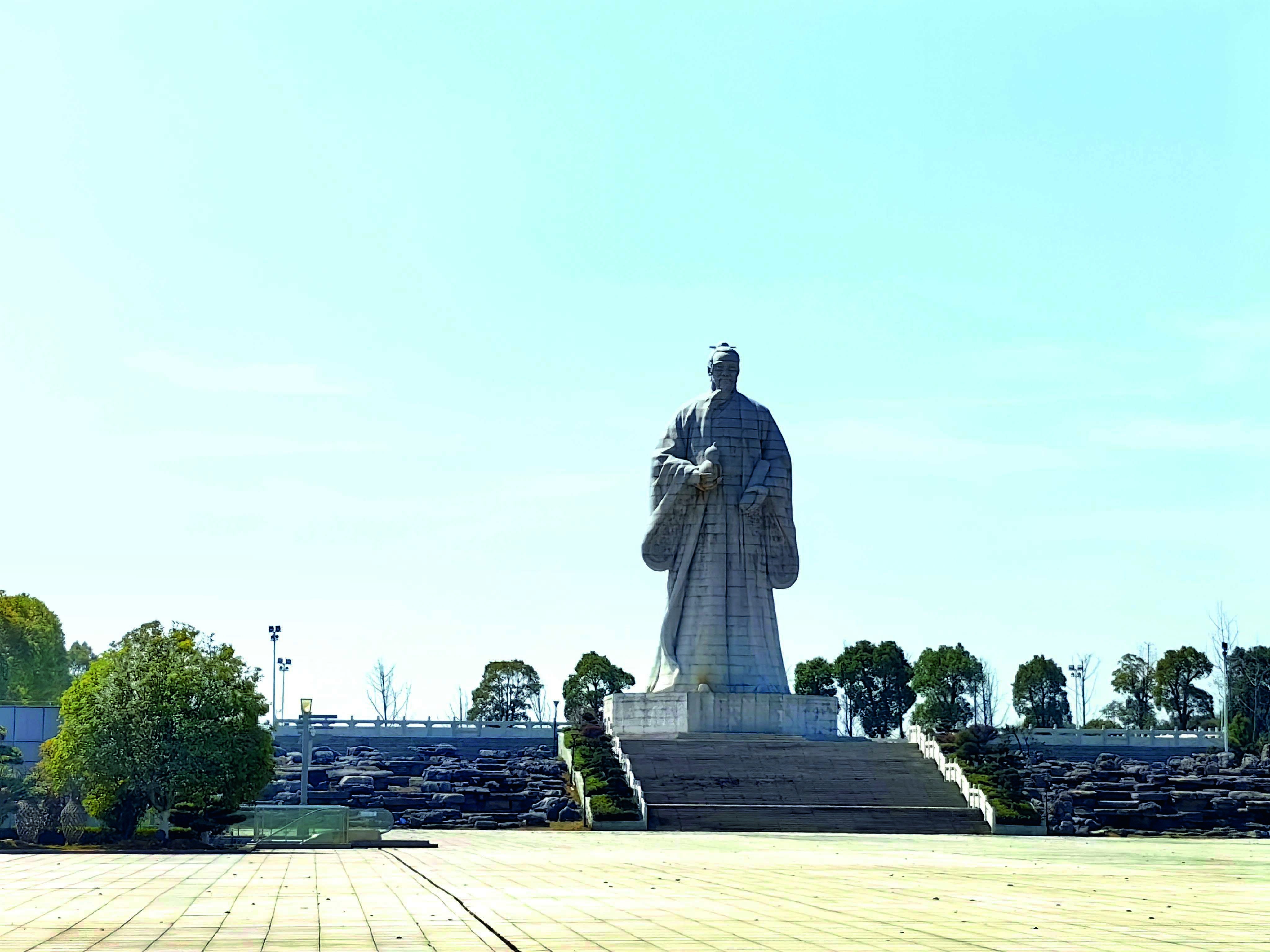阁山镇上的葛玄塑像.jpg