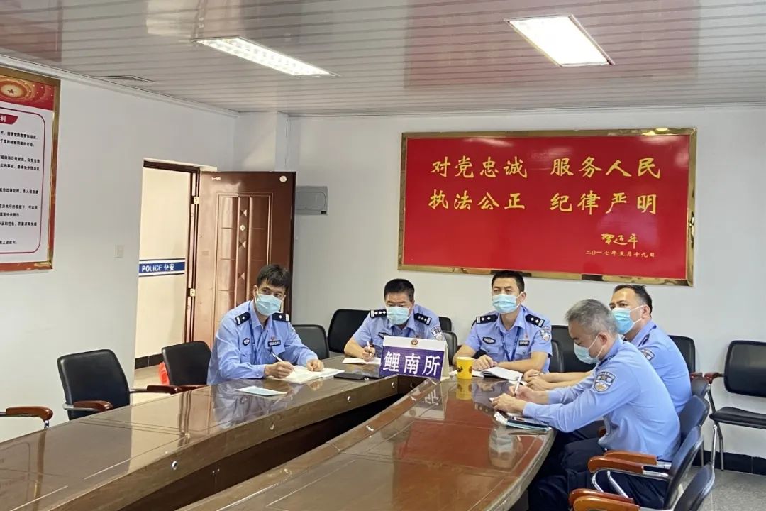 副县长、公安局长潘玉森为全县公安机关中层领导干部上专题课