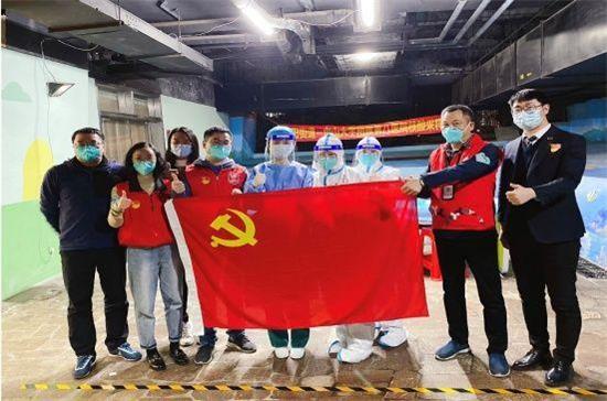 践行有温度支付 平安付志愿者深入社区同心抗疫