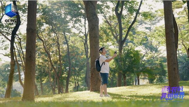 央视纪录片中的码农：用AI技术为听障老人“收走”噪音