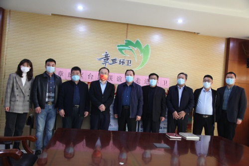 济南章丘区台属联谊会为 环卫工人捐赠疫情防控用品