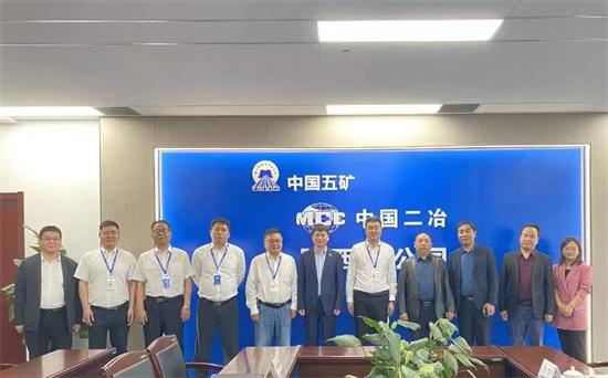 靳氏集团董事局主席靳艳军一行到中国二治陕西分公司考察交流
