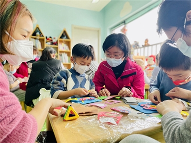 开在儿童病房里的学校：这意义，远超“学习”本身