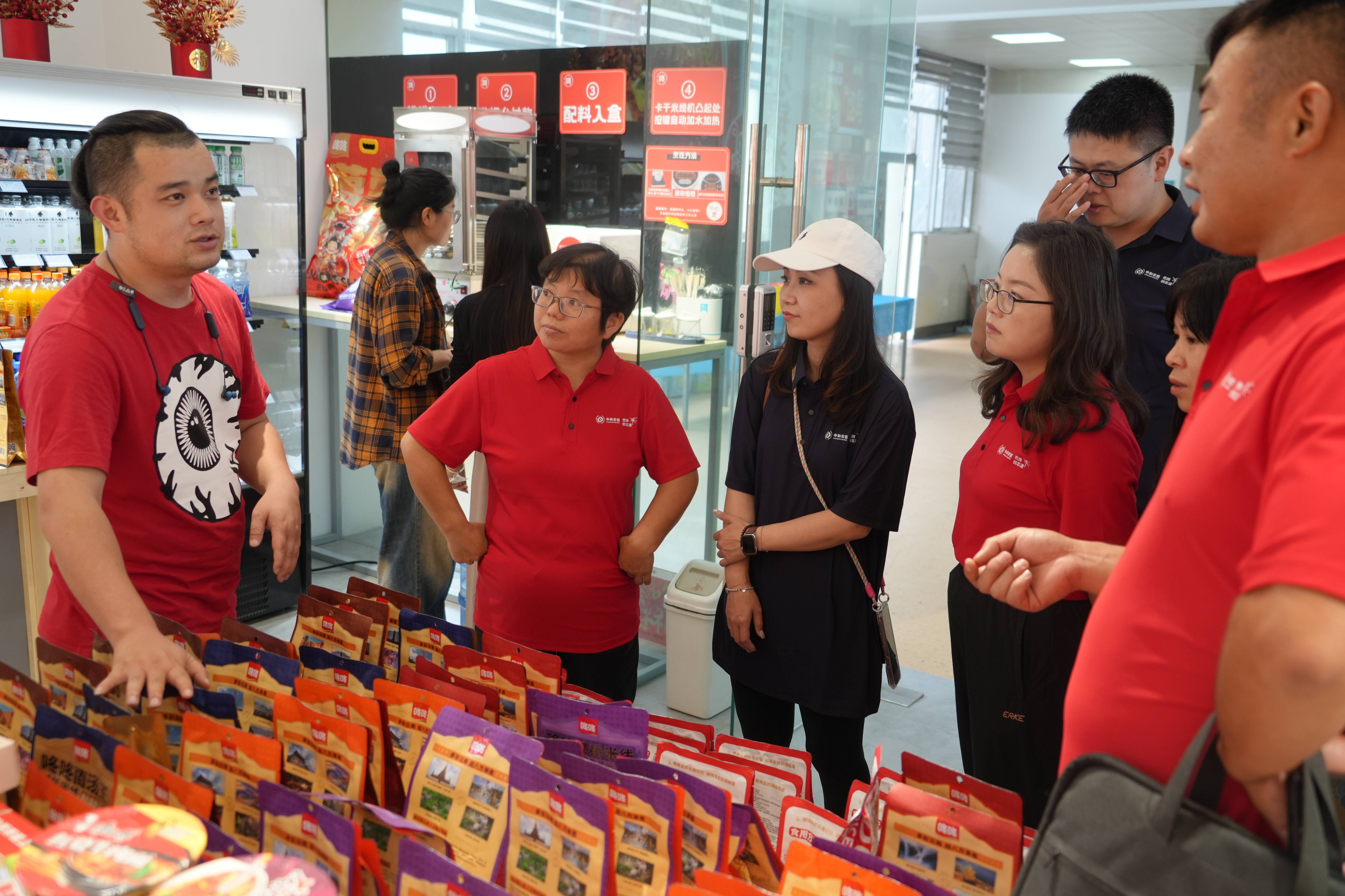 球速体育网站：赋能助发展小微大未来：创志道”小微企业研修班面授课收官云南(图5)