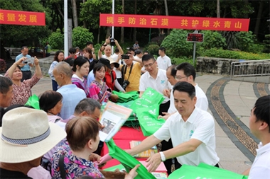 广西开展2025年“6·17防治荒漠化与干旱日”广西现场宣传活动