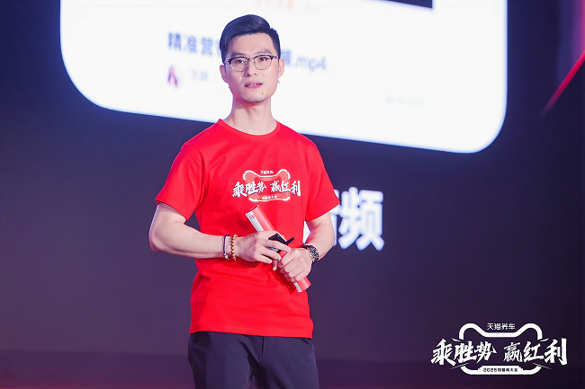 李逸.png